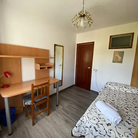 Piso Grande Y Muy Luminoso 산티아고데콤포스텔라